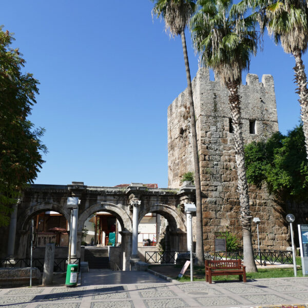 Een bezoek aan Kaleiçi in Antalya - Poort van Hadrianus