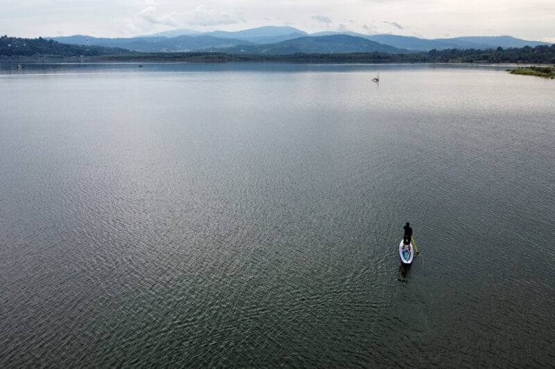 Silezië, Polen - Suppen op Zywiec Lake